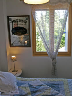 chambre avec vue sur jardin arri&egrave;re